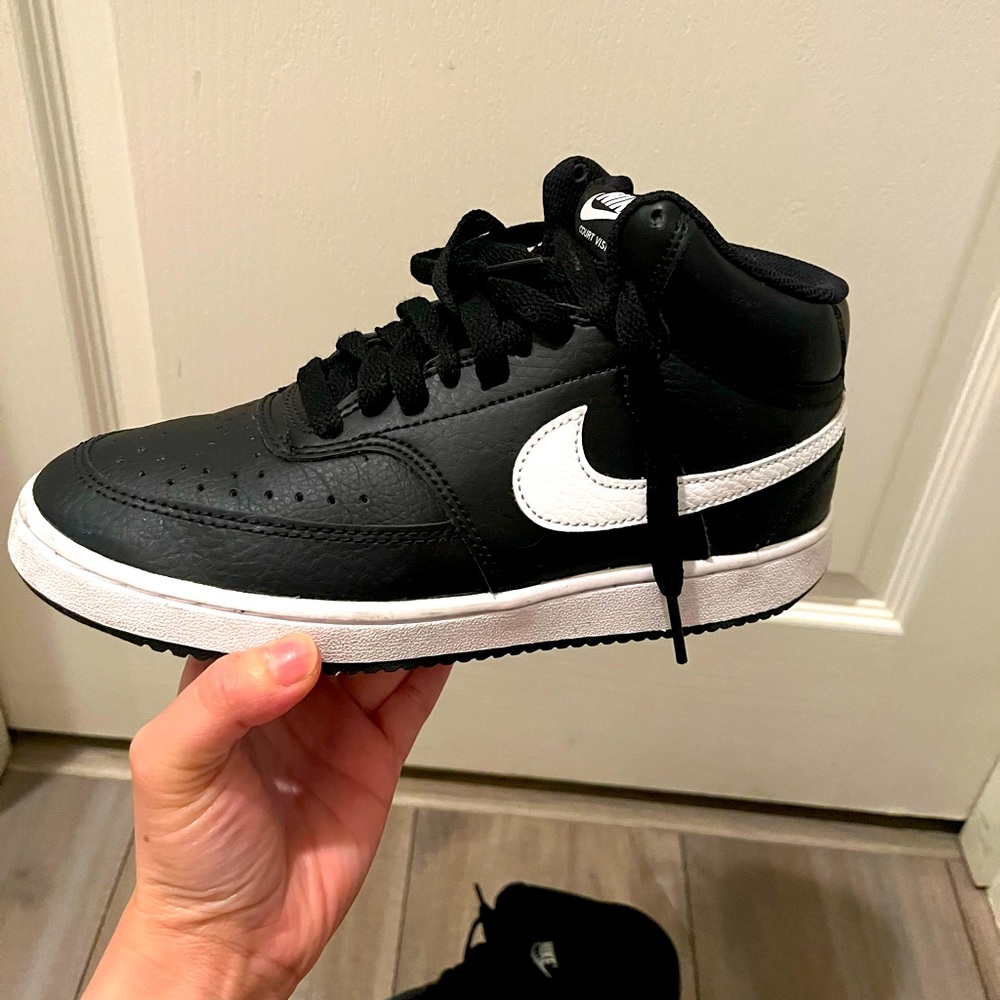 Nike Court Vision Mid Sneaker